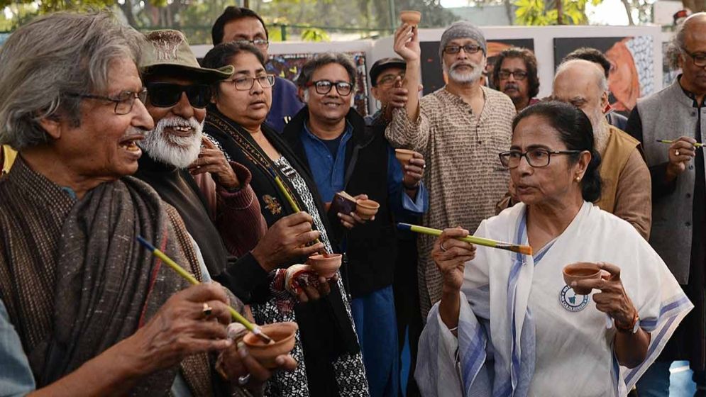 মমতার সুদিনের সঙ্গীরা কোথায়, মুখ খুলছেন না অধিকাংশ বুদ্ধিজীবী