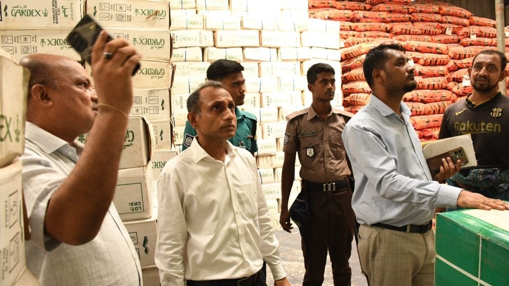 খাতুনগঞ্জের এক গোডাউনে ১৭০ টন এলাচ, মজুদ নিয়ে প্রশ্ন
