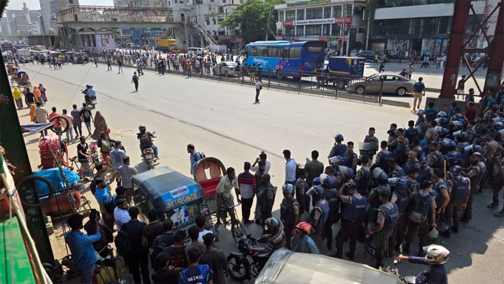 উত্তরায় শ্রমিকদের অবরোধ প্রত্যাহার, যান চলাচল স্বাভাবিক