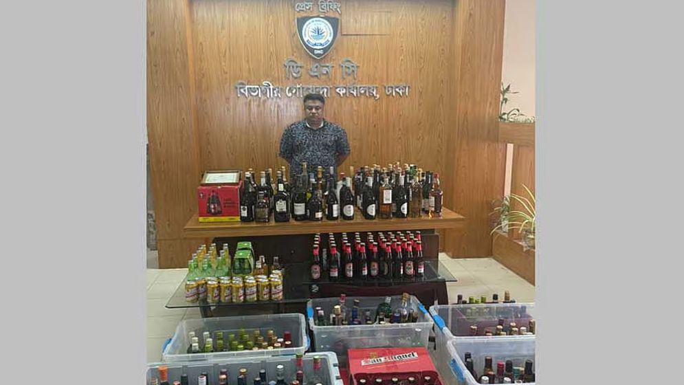 গুলশানে অবৈধ বারে অভিযান, ২৪৪ লিটার বিদেশি মদ-বিয়ার জব্দ