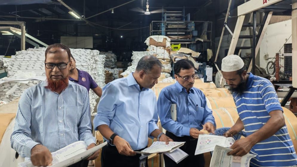 রাতে ছাপাখানায় বিশেষ সহকারী, দেখলেন পাঠ্যবই ছাপার অগ্রগতি