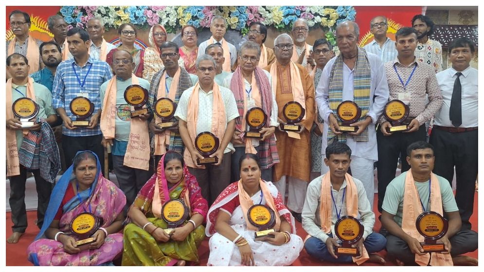 বরিশালে মৃৎশিল্পী সম্মেলন অনুষ্ঠিত, সম্মাননা লাভ ১৮ জনের