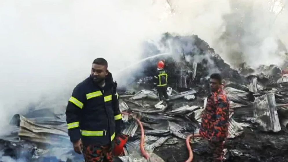 গাজীপুরে পৃথক অগ্নিকাণ্ডে ৩ ঝুটের গুদাম পুড়ে ছাই