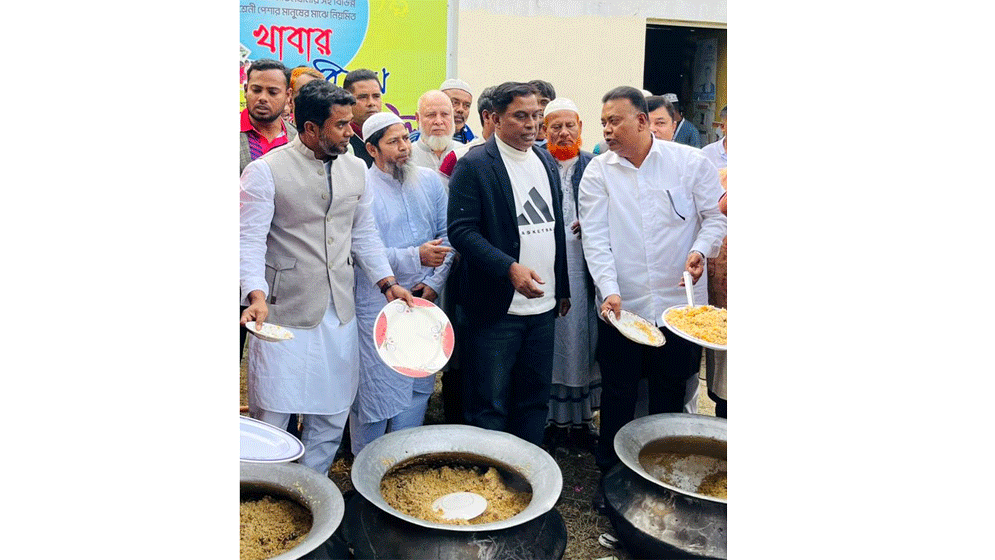 নরসিংদীতে পাঁচ শতাধিক মানুষকে খাবার দিল বসুন্ধরা শুভসংঘ