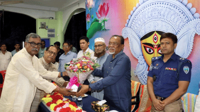লক্ষ্মীপুরে দুর্গাপূজার মণ্ডপ পরিদর্শন করলেন প্রধানমন্ত্রীর উপদেষ্টা