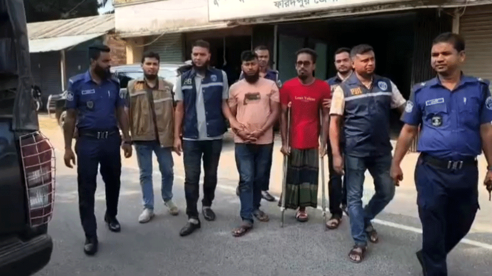 সিম ক্লোন করে চাল ব্যবসায়ীর টাকা আত্মসাৎ, গ্রেপ্তার ২
