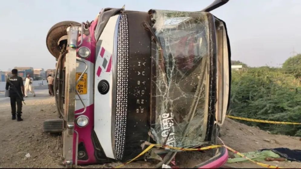 পাকিস্তানে বাস দুর্ঘটনায় নিহত ১০, আহত ৪৪