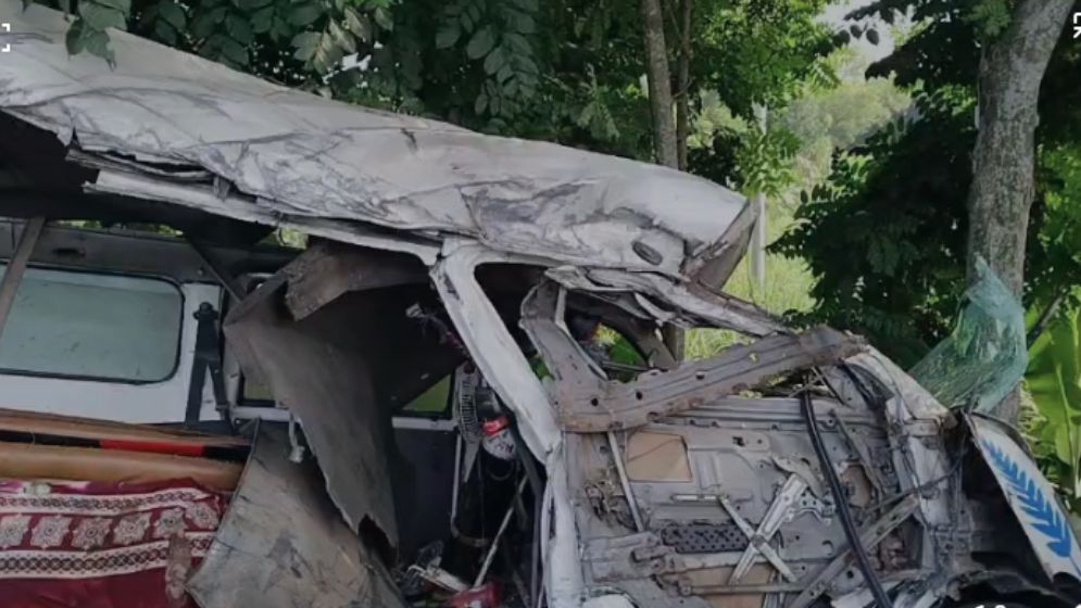 ফরিদপুরে বাস-অ্যাম্বুল্যান্সের মুখোমুখি সংঘর্ষ, নিহত ৩