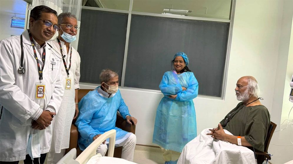 অসুস্থ মঈন খানকে দেখতে হাসপাতালে গেলেন রাষ্ট্রপতি
