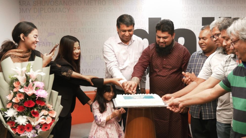 ডেইলি সানের সম্পাদক রেজাউল করিম লোটাসের জন্মদিন উদযাপন
