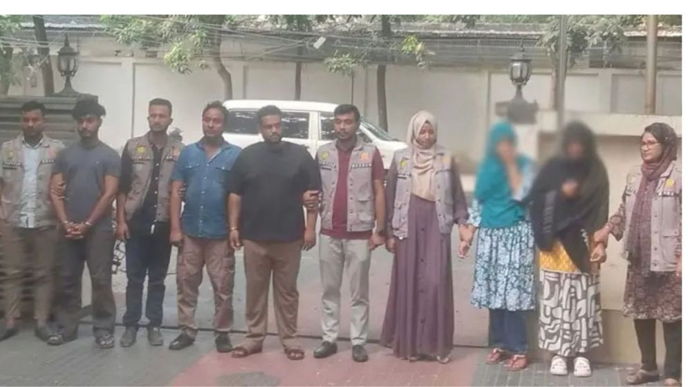 রাজধানীতে ‘হানি ট্র্যাপ’ চক্রের মূল হোতাসহ গ্রেপ্তার ৫