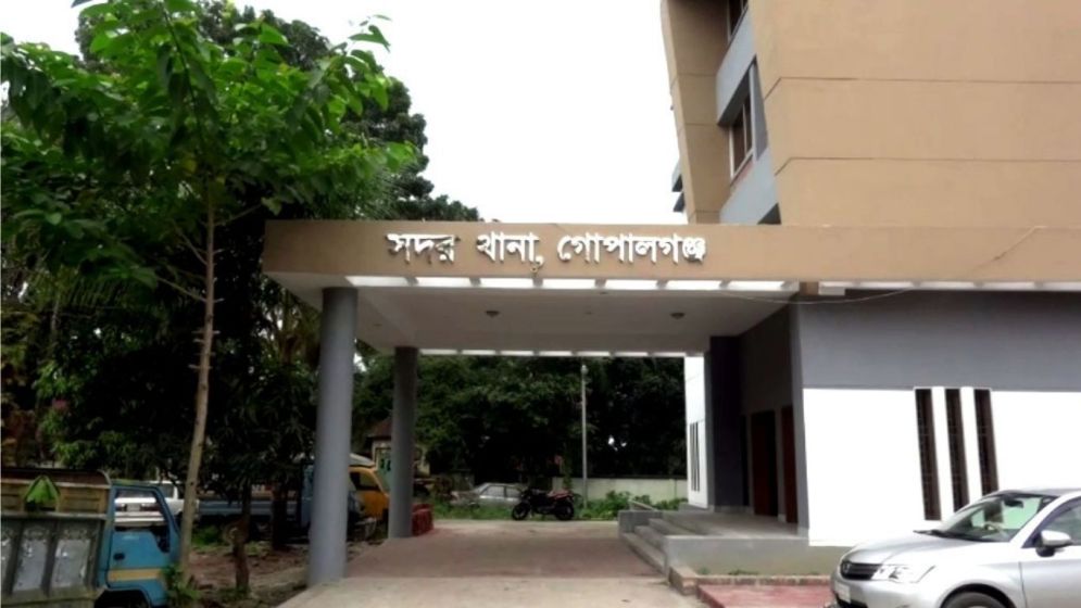গোপালগঞ্জে পুলিশের গাড়িতে হামলা, গ্রেপ্তার ৭
