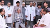 ভূমিমন্ত্রীকে দেখতে হাসপাতালে রাষ্ট্রপতি