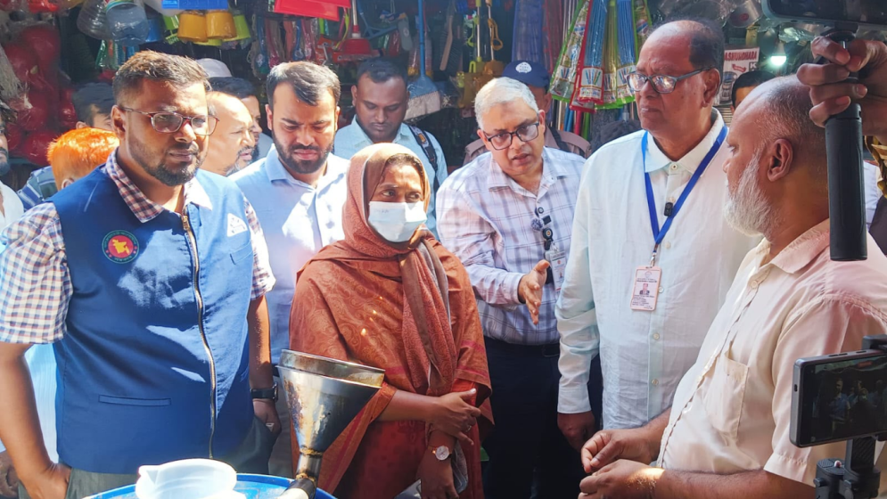 অস্বাস্থ্যকর ড্রামে ভোজ্যতেল, ৩ প্রতিষ্ঠানকে দেড় লাখ টাকা জরিমানা