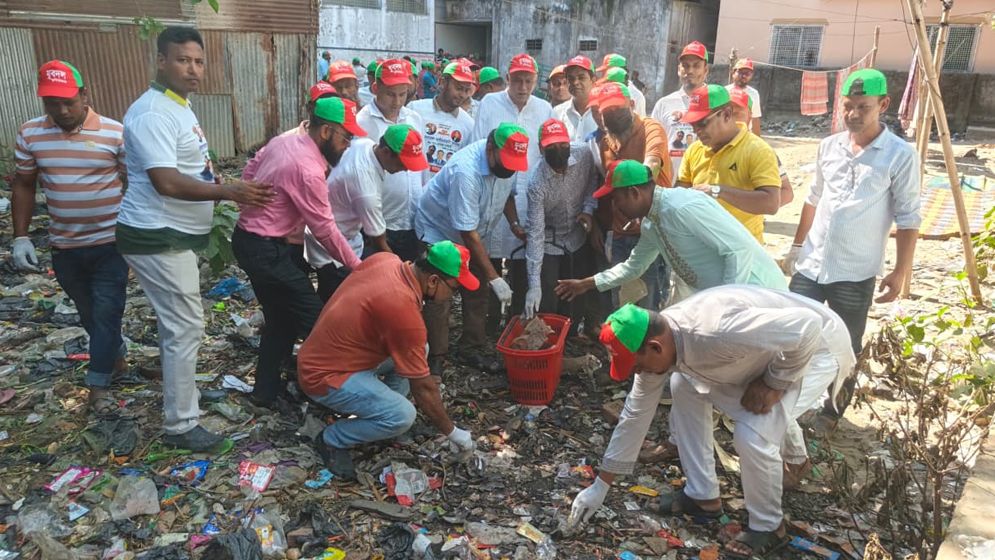 কুলিয়ারচরে যুবদলের প্রতিষ্ঠাবার্ষিকীতে পরিচ্ছন্নতা কর্মসূচি