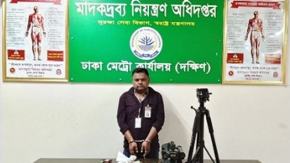 ৫,২০০ পিস ইয়াবাসহ গ্রেপ্তার, সাংবাদিক পরিচয় নিয়ে প্রশ্ন