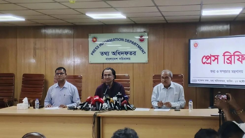 আইজিপির ‘ক্রসফায়ার’ মন্তব্য নিয়ে সিদ্ধান্ত প্রধানমন্ত্রী দেশে ফেরার পর