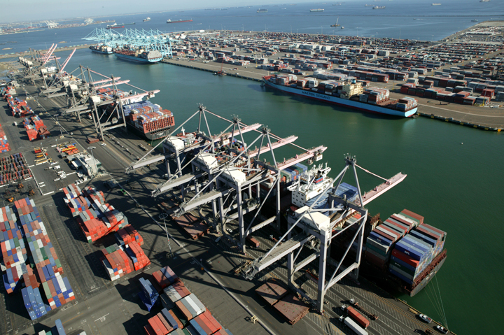 <font style=\'color:#000000\'>US West Coast Ports Facing Complete Gridlock</font>