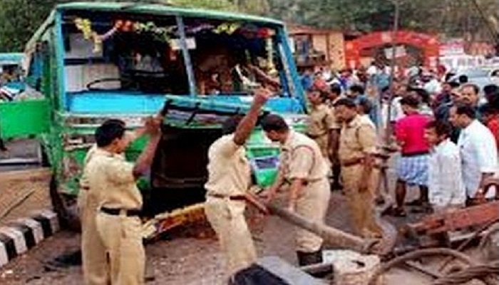 <font style=\'color:#000000\'>10 dead, 33 injured in Madhya Pradesh bus accident

</font>
