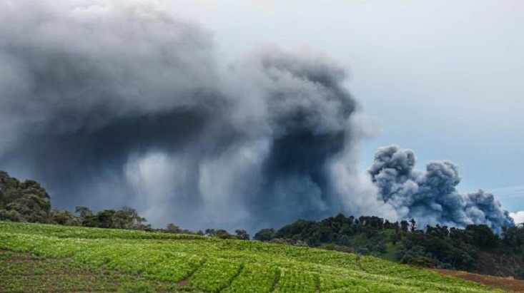 Volcano eruption chokes towns in Costa Rica
