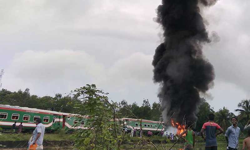 Parabat Express engine catches fire