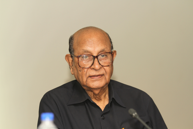 Nasim visits ailing Dr M R Khan