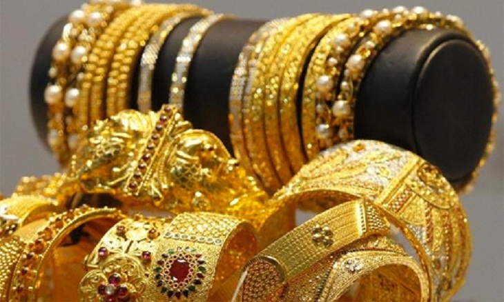 Gold prices drop in local market