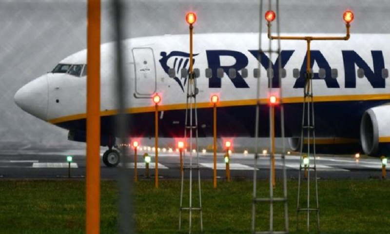 Ryanair in union offer to avoid Christmas strikes

