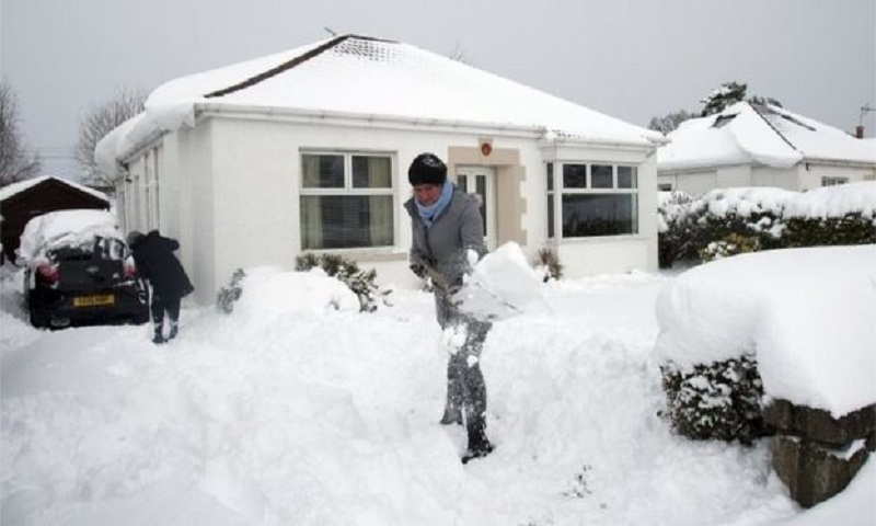 Storm Emma: UK snow could reach 50cm as conditions worsen