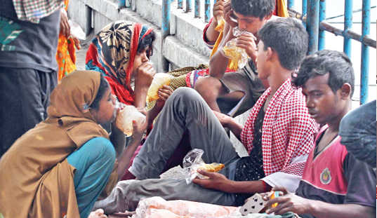 Street children being addicted to drugs