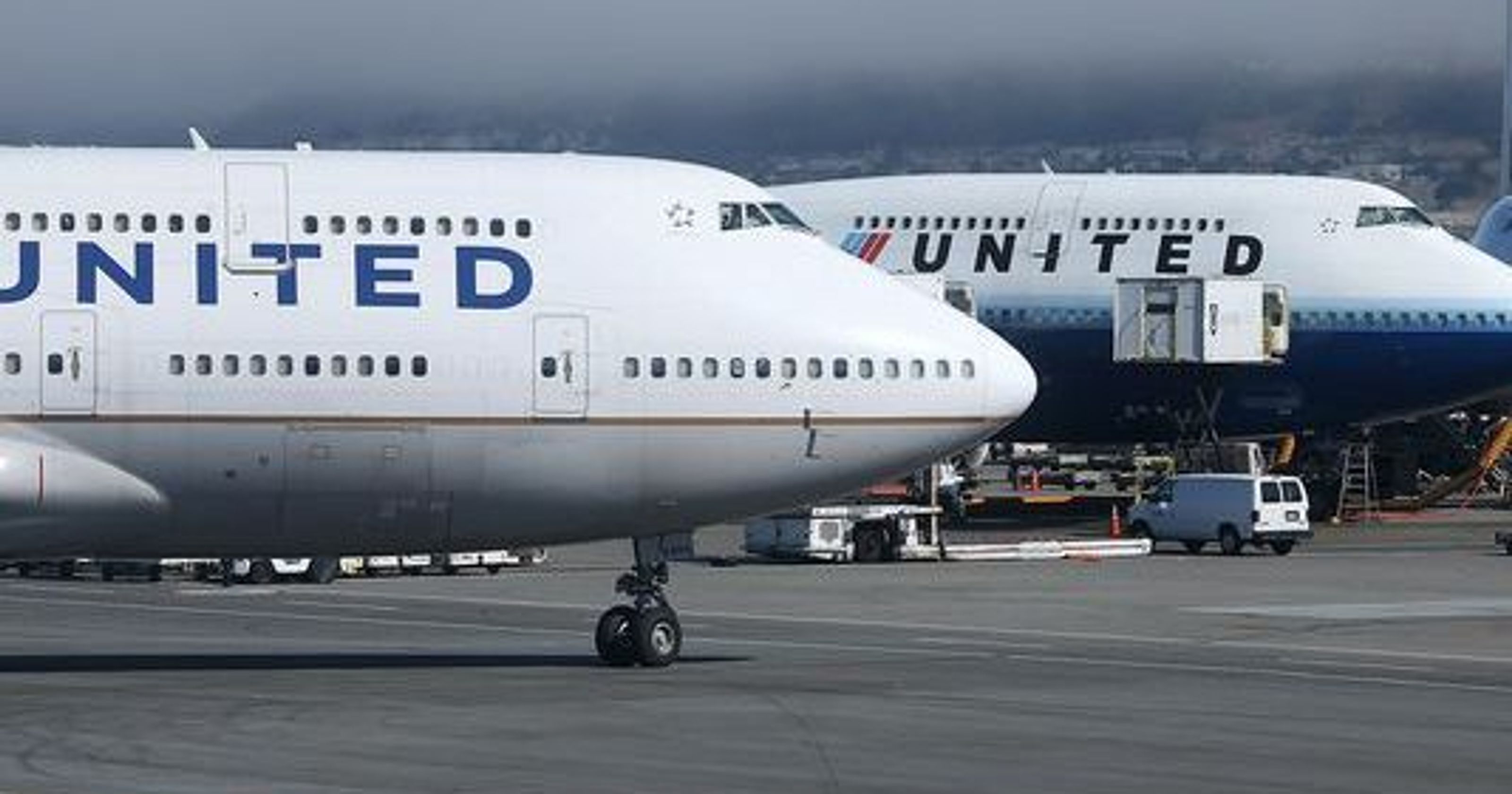 Passenger who refused to gate check her bag delays entire flight