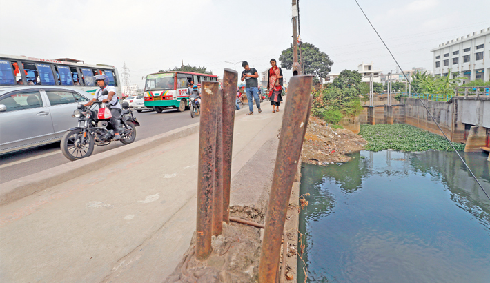 Rois Rampura Portion of the railing of Rampura bridge