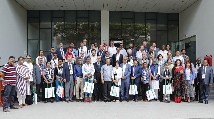 Foreign journalists visit East West Media Group Ltd outlets