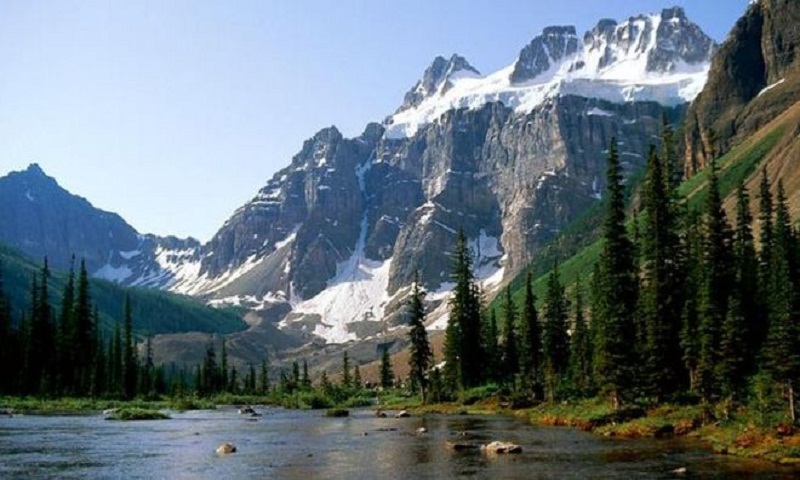 Canada avalanche: Three professional climbers believed killed in Rockies