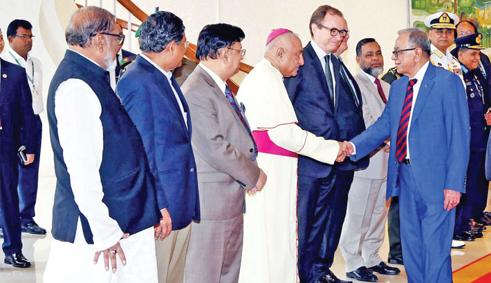 President flies to London for check-up