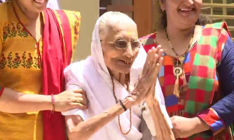 India election result:  Modi’s mother greets supporters amid slogans of ‘Har, Har Modi’