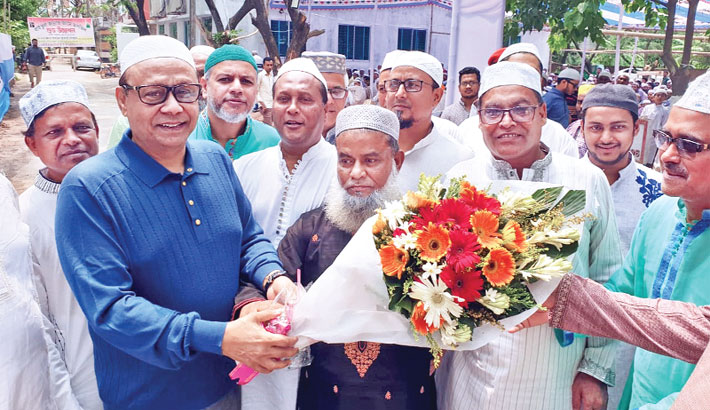 Bashundhara

Chairman opens

 new mosque 