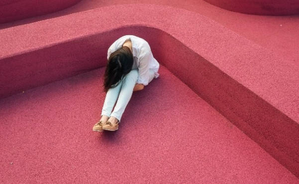 Too much social media can make your teen depressed