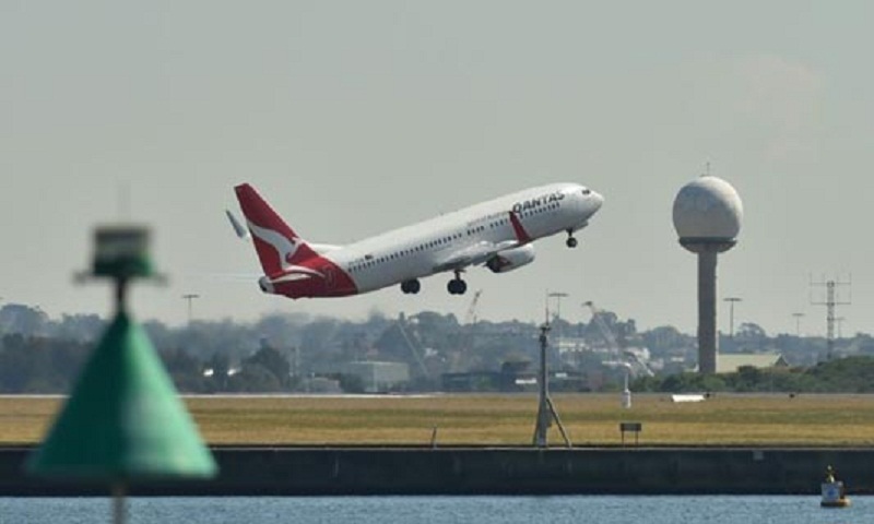 Qantas Airways profits lower after oil prices rise