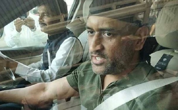 MS Dhoni spotted in Jaipur, sporting new look