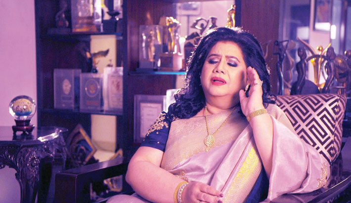 Runa Laila in music video