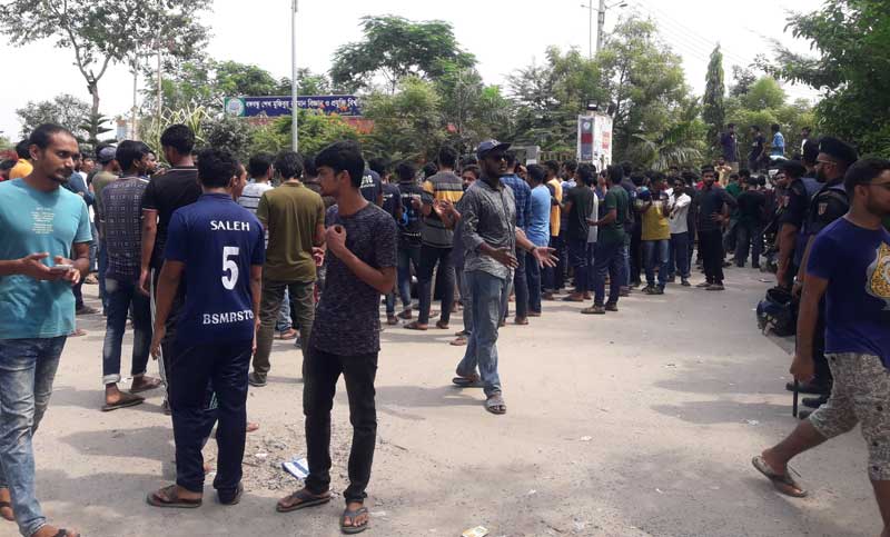 Bangabandhu technology university students defy order to vacate halls, continue protests