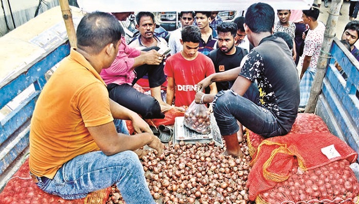 TCB selling onion at Tk 45 per kg in capital’s 35 points  