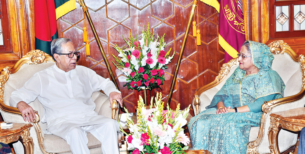 Prime Minister calls on President; apprises him of India, US tours
