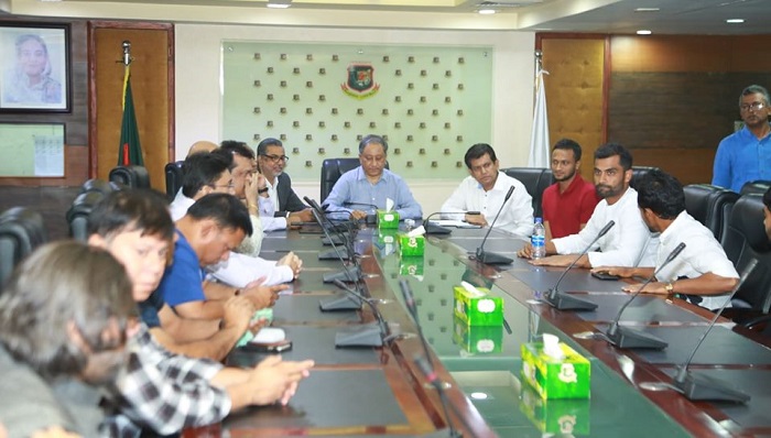 Striking national cricketers withdraw their strike