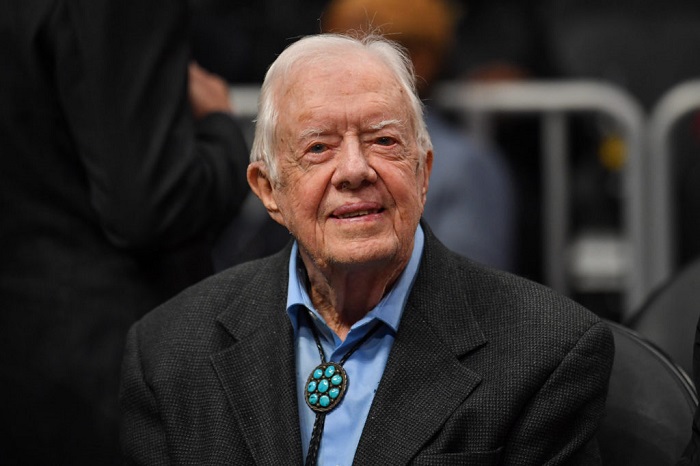 Still teaching at 95, Jimmy Carter draws devotees to church