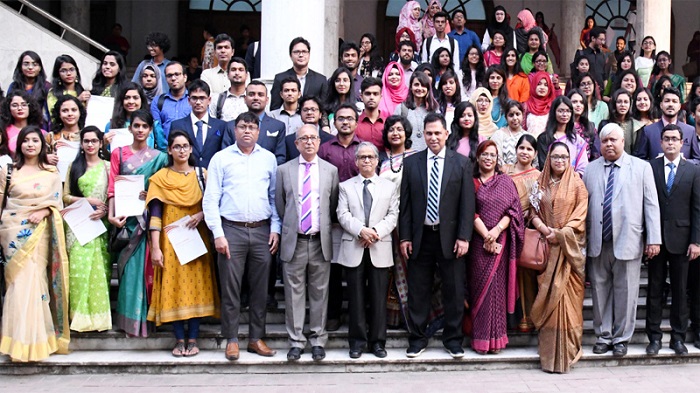 142 DU students get Duke of Edinburgh’s International Award