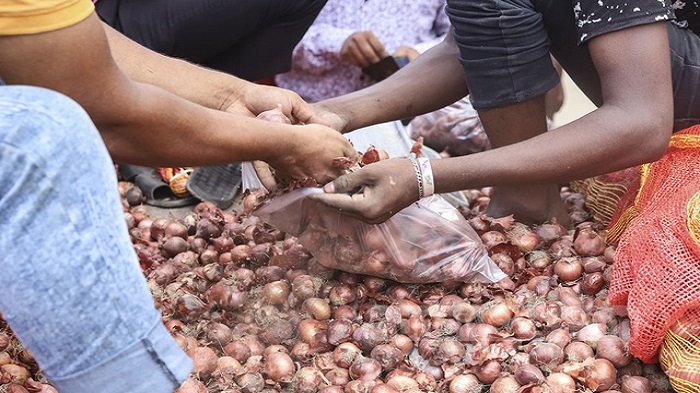 ‘Action if any trader sells onion at any price exceeding Tk 55 per kg’ 
