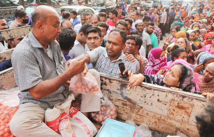 TCB gears up onion sale at Tk 45 per kg