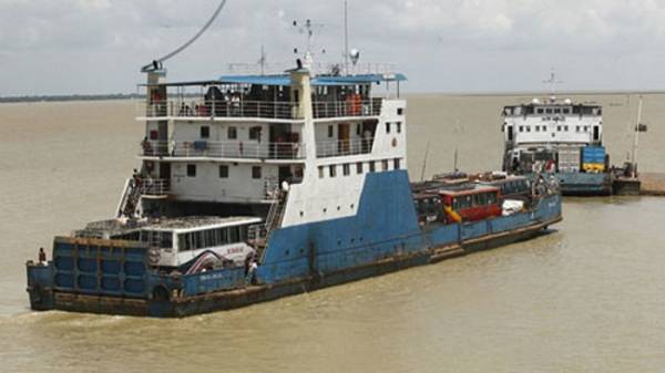 Paturia-Daulatdia ferry service resumes after 2-hr suspension